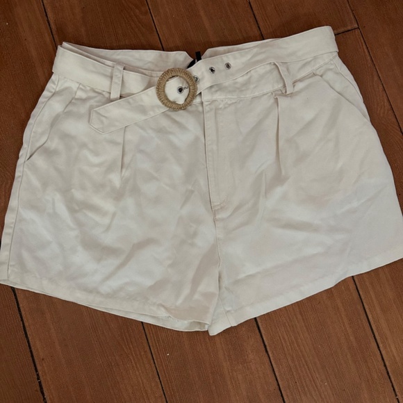 Paige Women's Beige Belted Shorts Size 10 - Picture 2 of 7